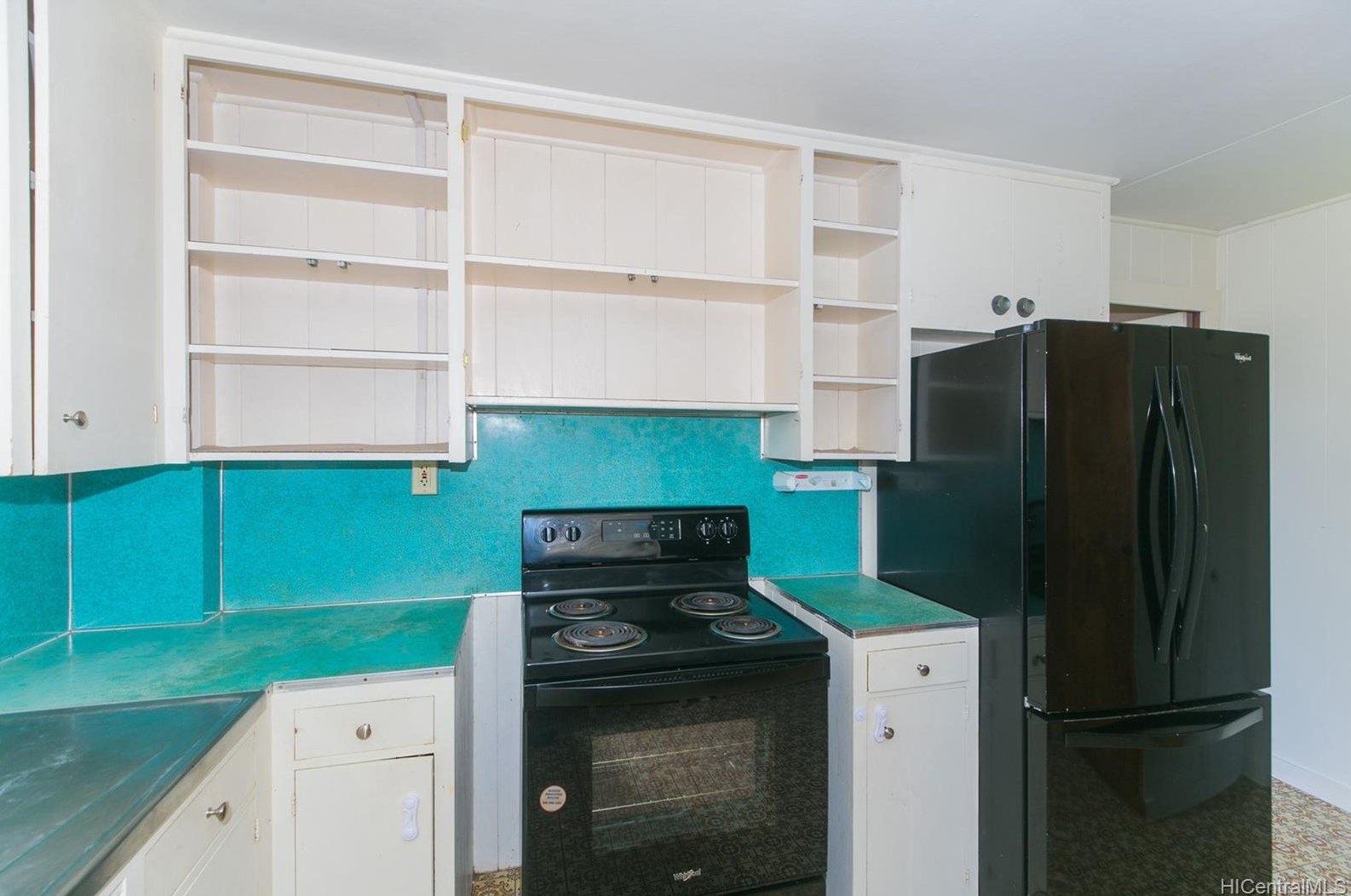 279 Valley Ave, Wahiawa HI  96786-2427 exterior