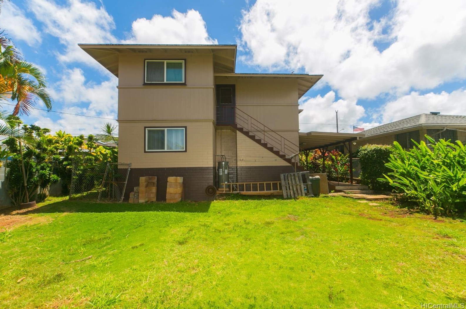 279 Valley Ave, Wahiawa HI  96786-2427 exterior