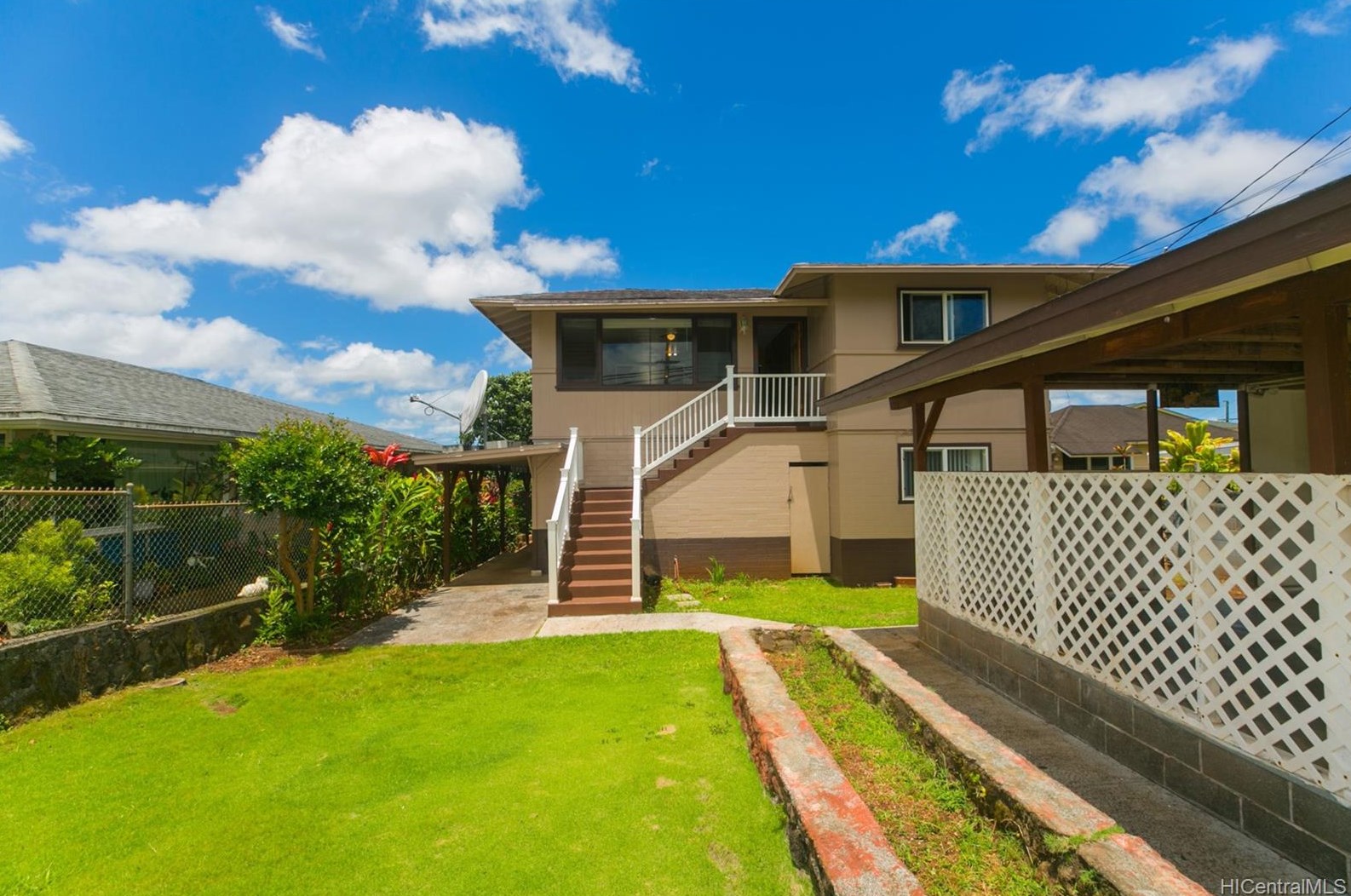 279 Valley Ave, Wahiawa HI  96786-2427 exterior