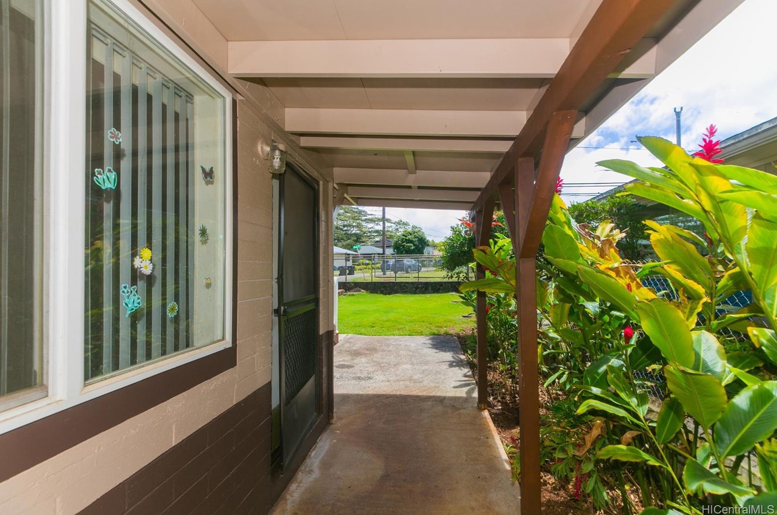 279 Valley Ave, Wahiawa HI  96786-2427 exterior