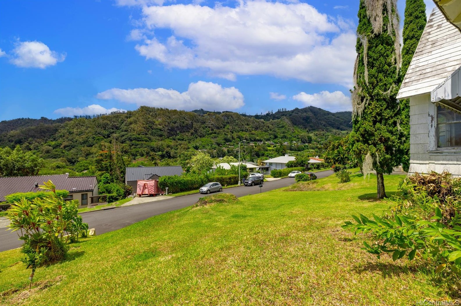3336 Kahawalu Dr, Honolulu HI  96817-1074 exterior