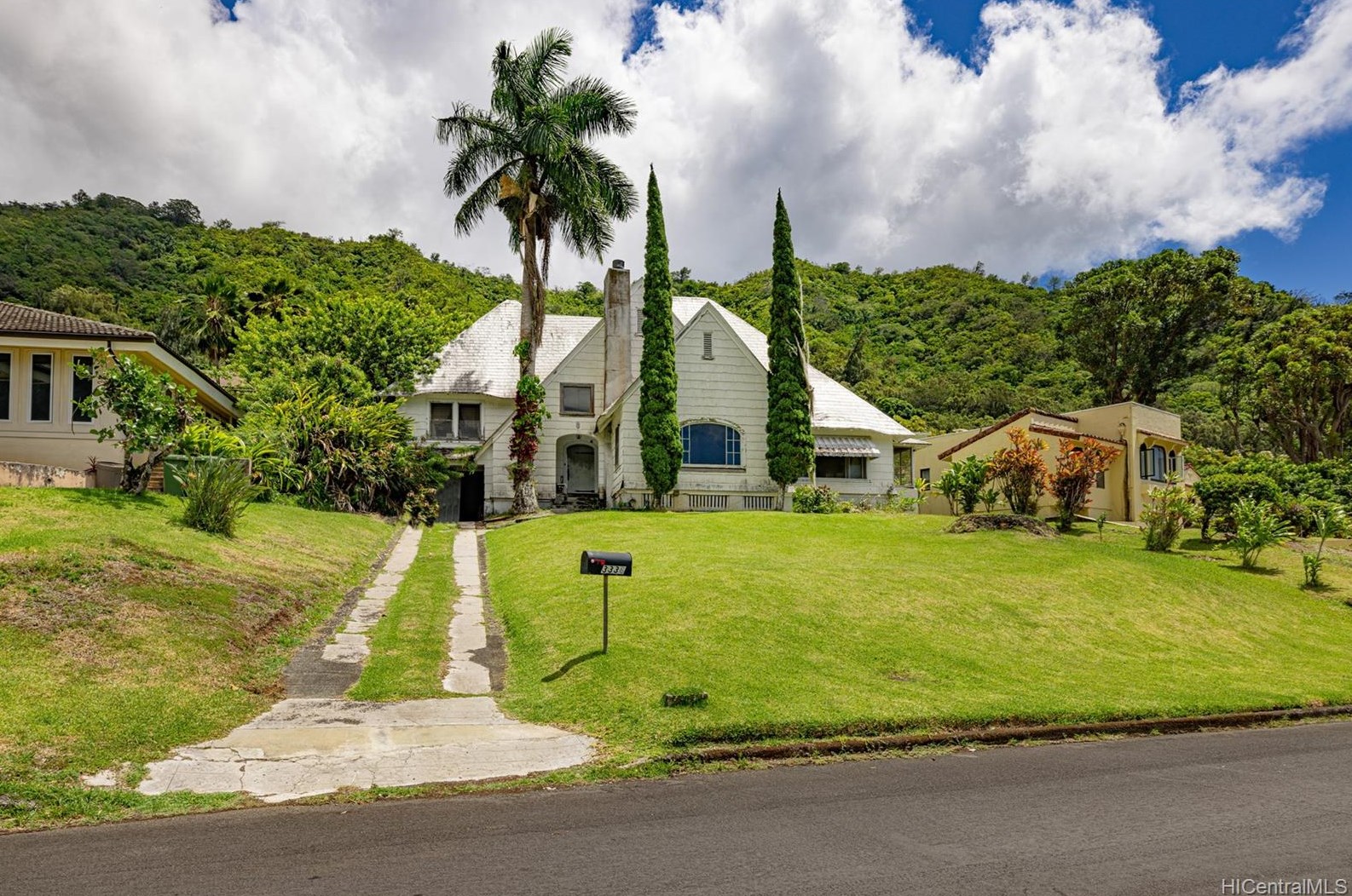 3336 Kahawalu Dr, Honolulu HI  96817-1024 exterior