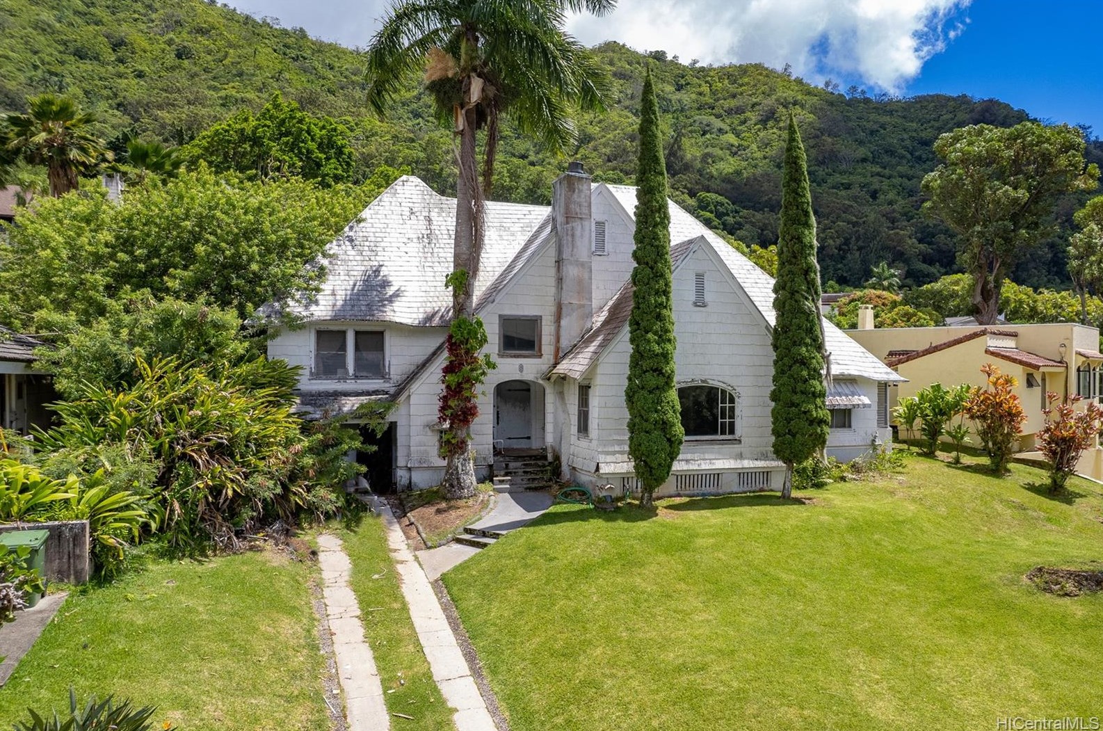 3336 Kahawalu Dr, Honolulu HI  96817-1074 exterior