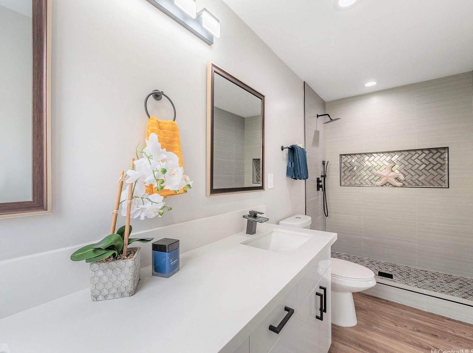 981687 Kiawe St, Aiea, HI 96701