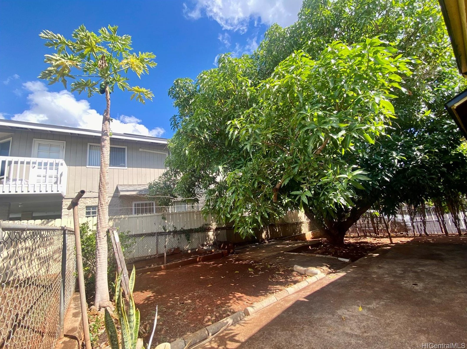 604 Hoomalu St, Pearl City HI 96782-2708 exterior