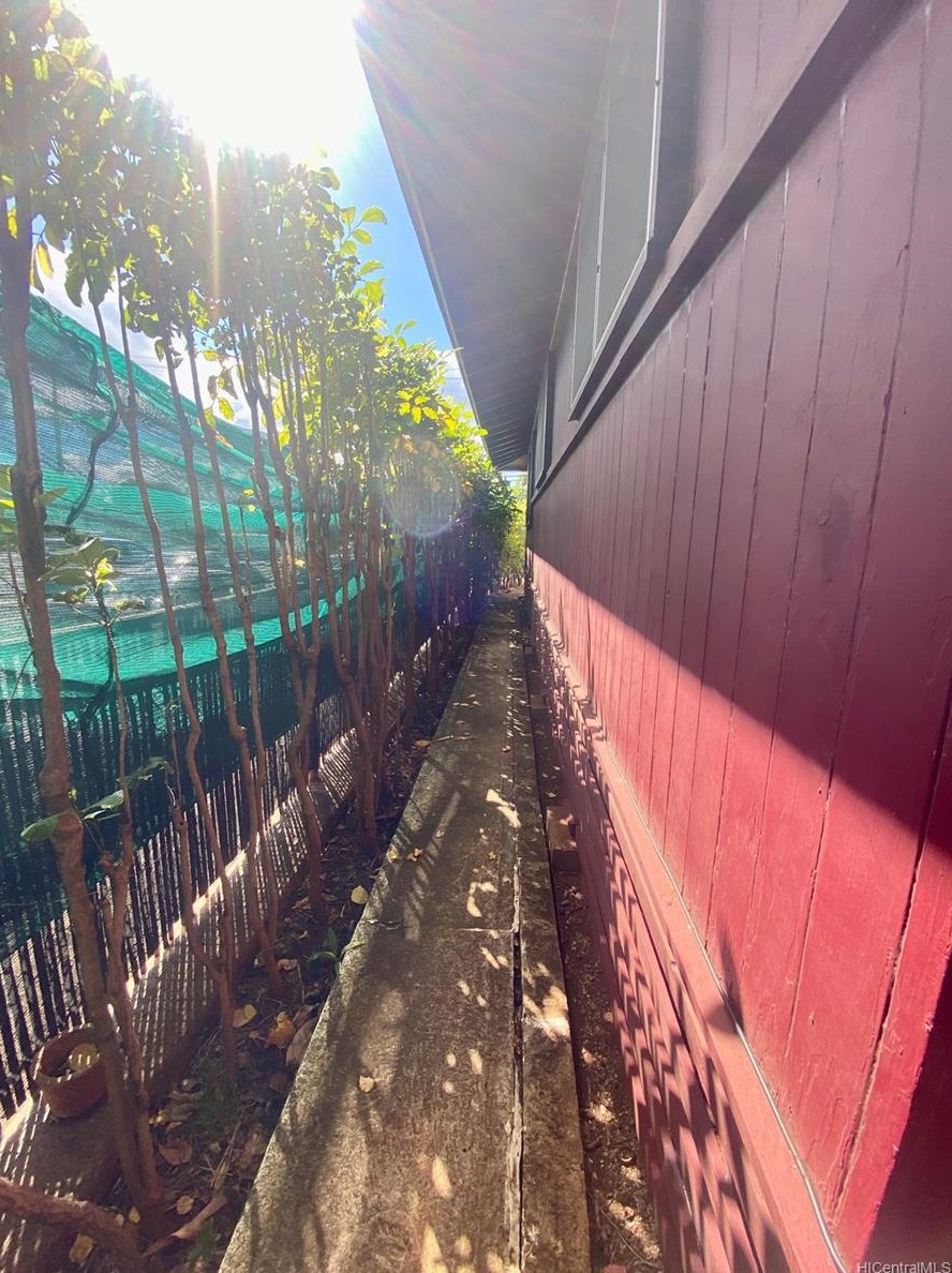 604 Hoomalu St, Pearl City HI 96782-2708 exterior