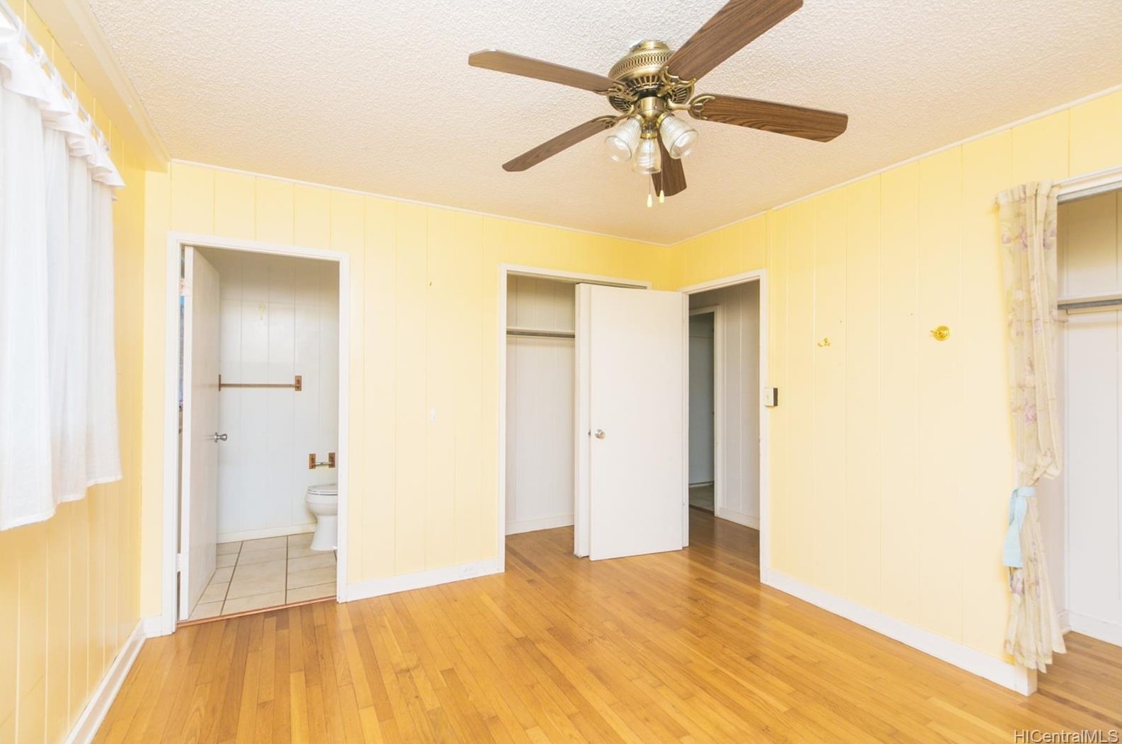 1086 Kaweloka St, Pearl City HI 96782-2082 exterior