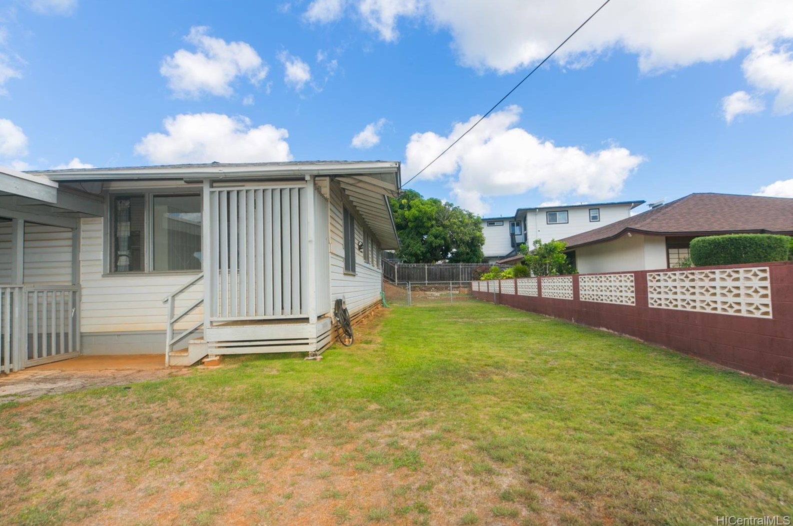 1086 Kaweloka St, Pearl City HI 96782-2082 exterior