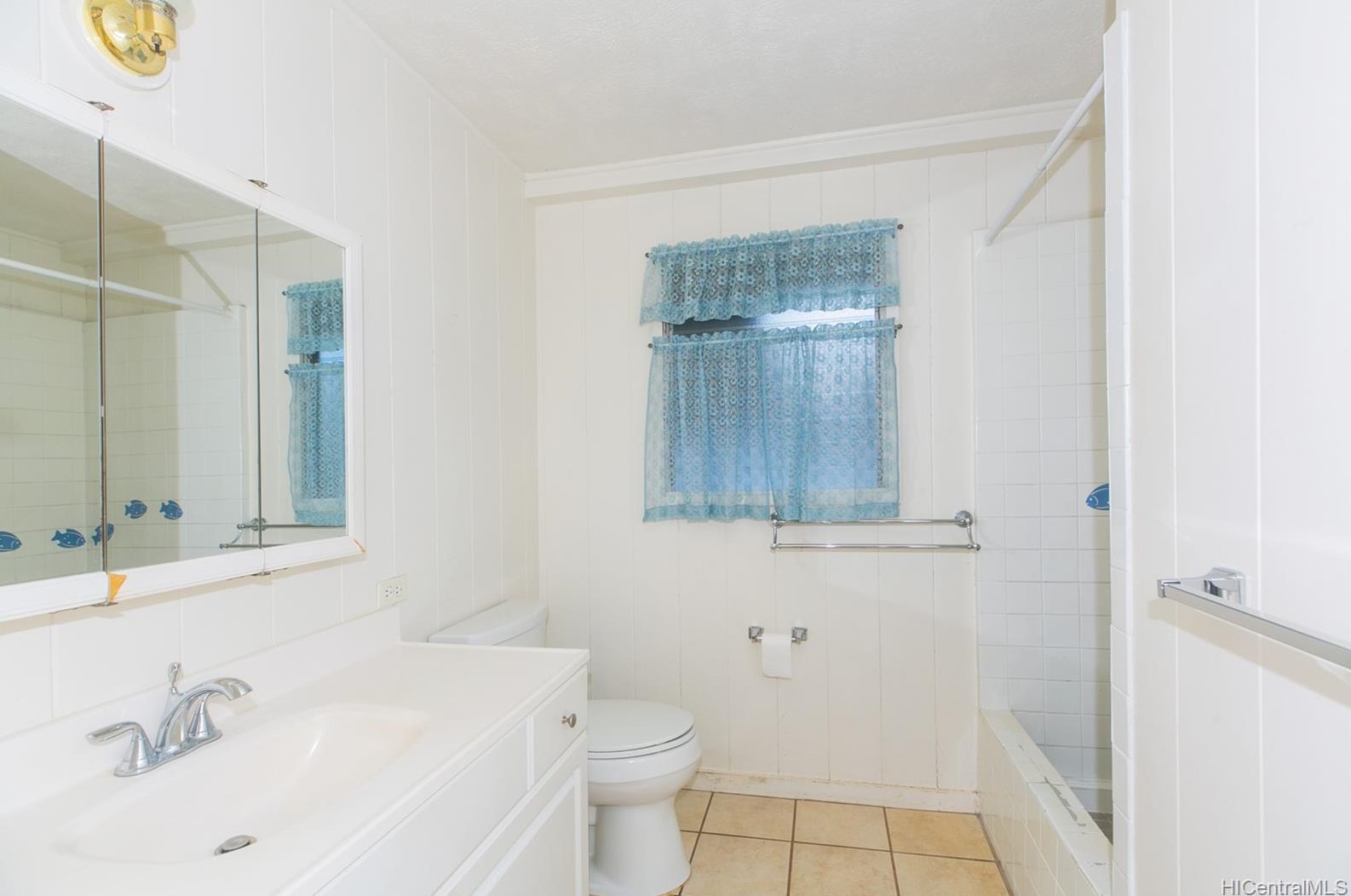 1086 Kaweloka St, Pearl City HI 96782-2082 exterior