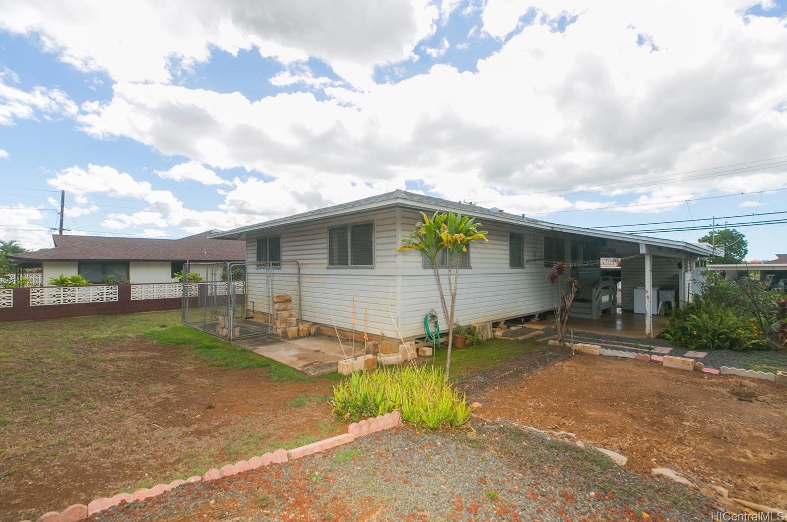 1086 Kaweloka St, Pearl City HI 96782-2082 exterior