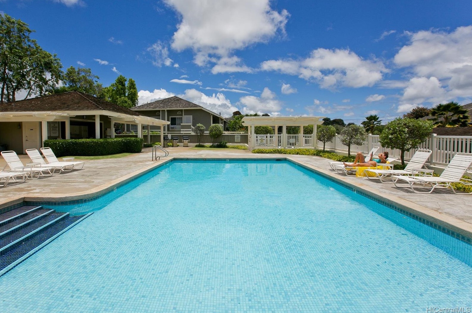 94-1352 Kulewa Loop, Waipahu HI  96797-4377 exterior