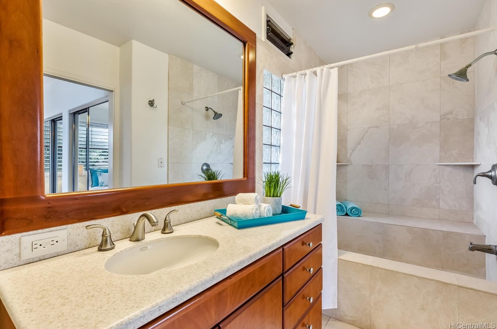 4221 Kaikoo Pl, Honolulu HI  96816-4823 exterior