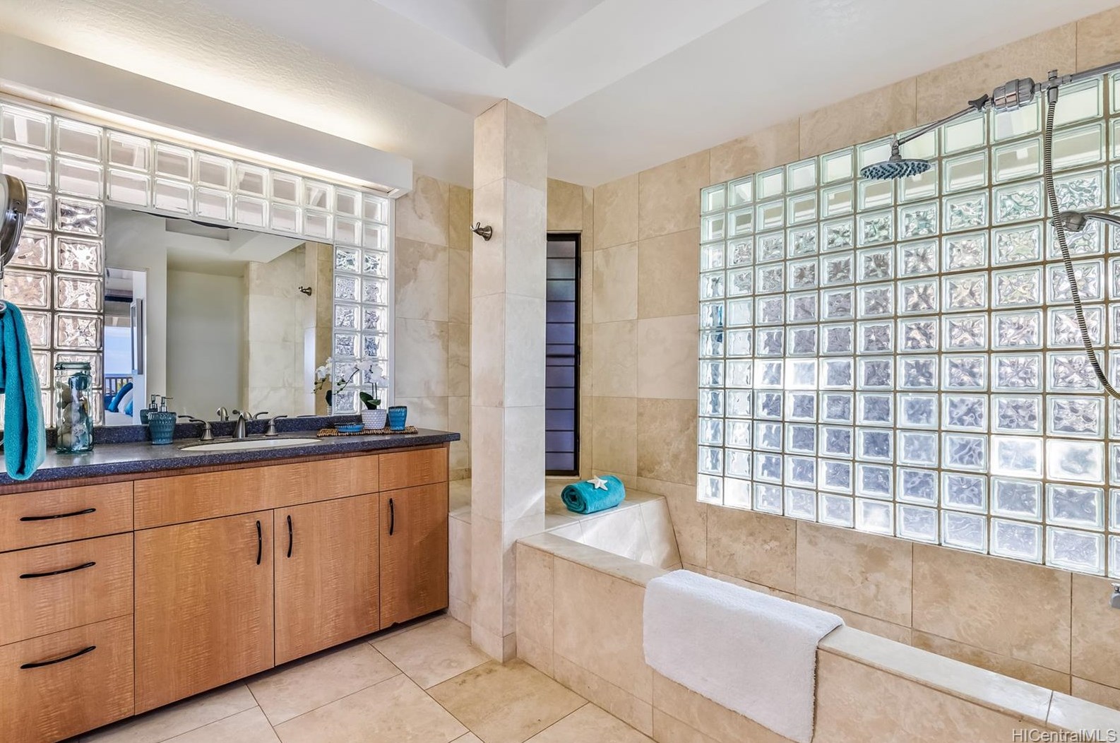 4221 Kaikoo Pl, Honolulu HI  96816-4823 exterior