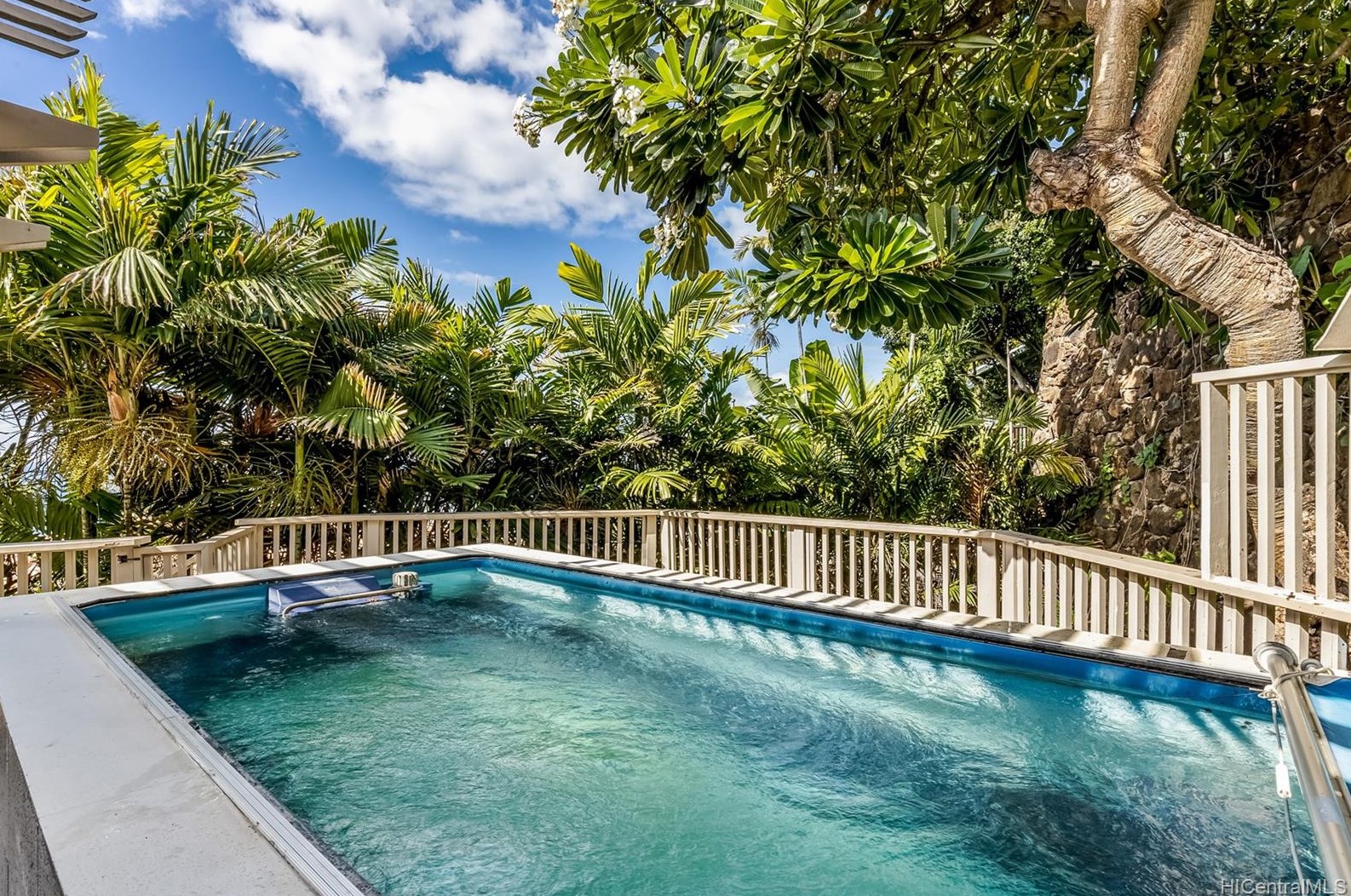 4221 Kaikoo Pl, Honolulu HI  96816-4823 exterior