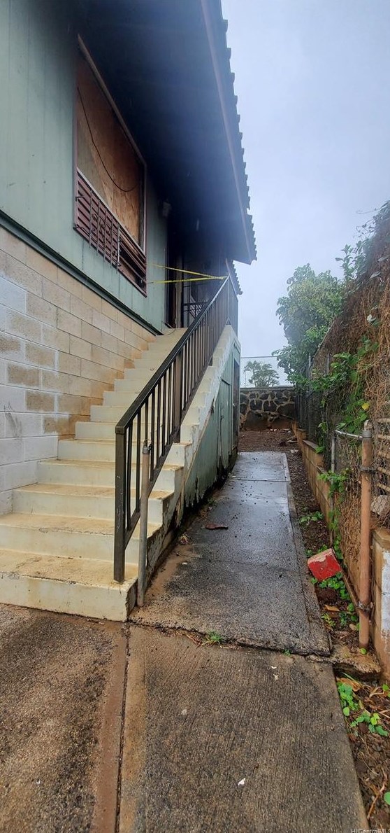 94-043 Waikele Loop, Waipahu HI  96797-2640 exterior