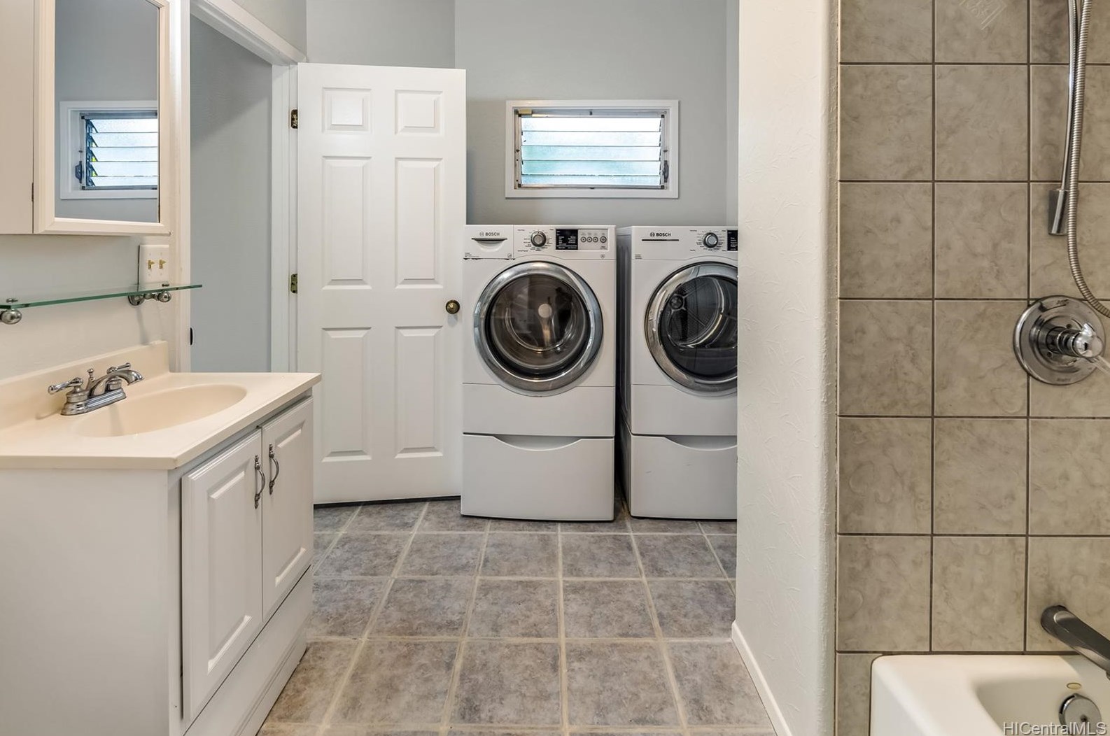 1279 Aulepe St, Kailua HI  96734-4102 exterior