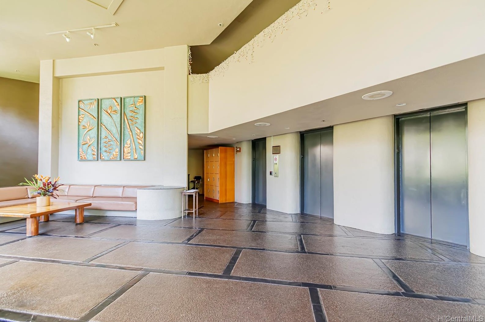 930 Kaheka St, Honolulu HI  96814-2454 exterior