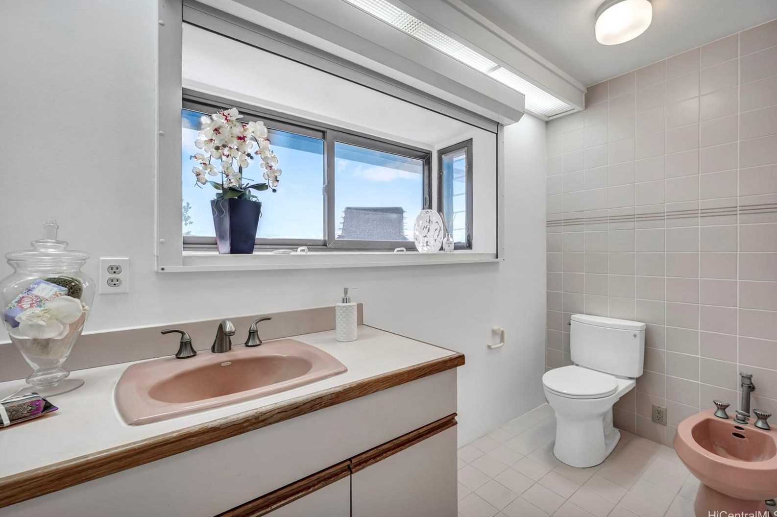 4305 Kaikoo Pl, Honolulu HI  96816-4825 exterior