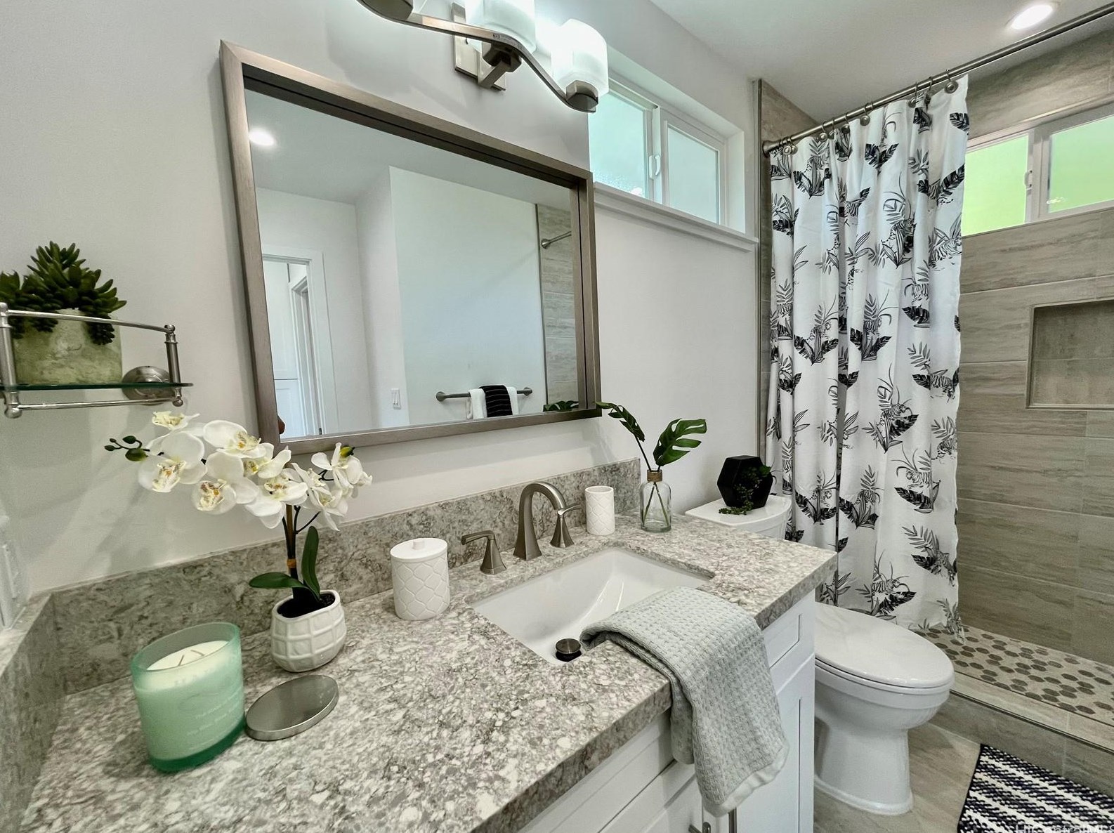 1098 Kahului St, Honolulu HI  96825-2915 exterior