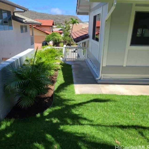 1098 Kahului St, Honolulu HI  96825-2915 exterior