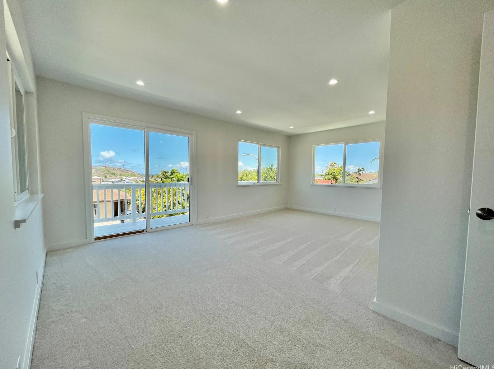 1098 Kahului St, Honolulu HI  96825-2915 exterior