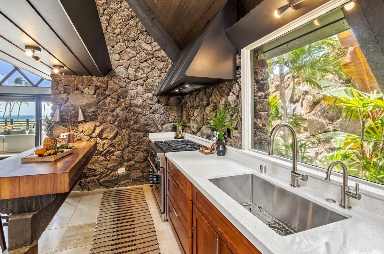 4335 Kaikoo Pl, Honolulu HI  exterior