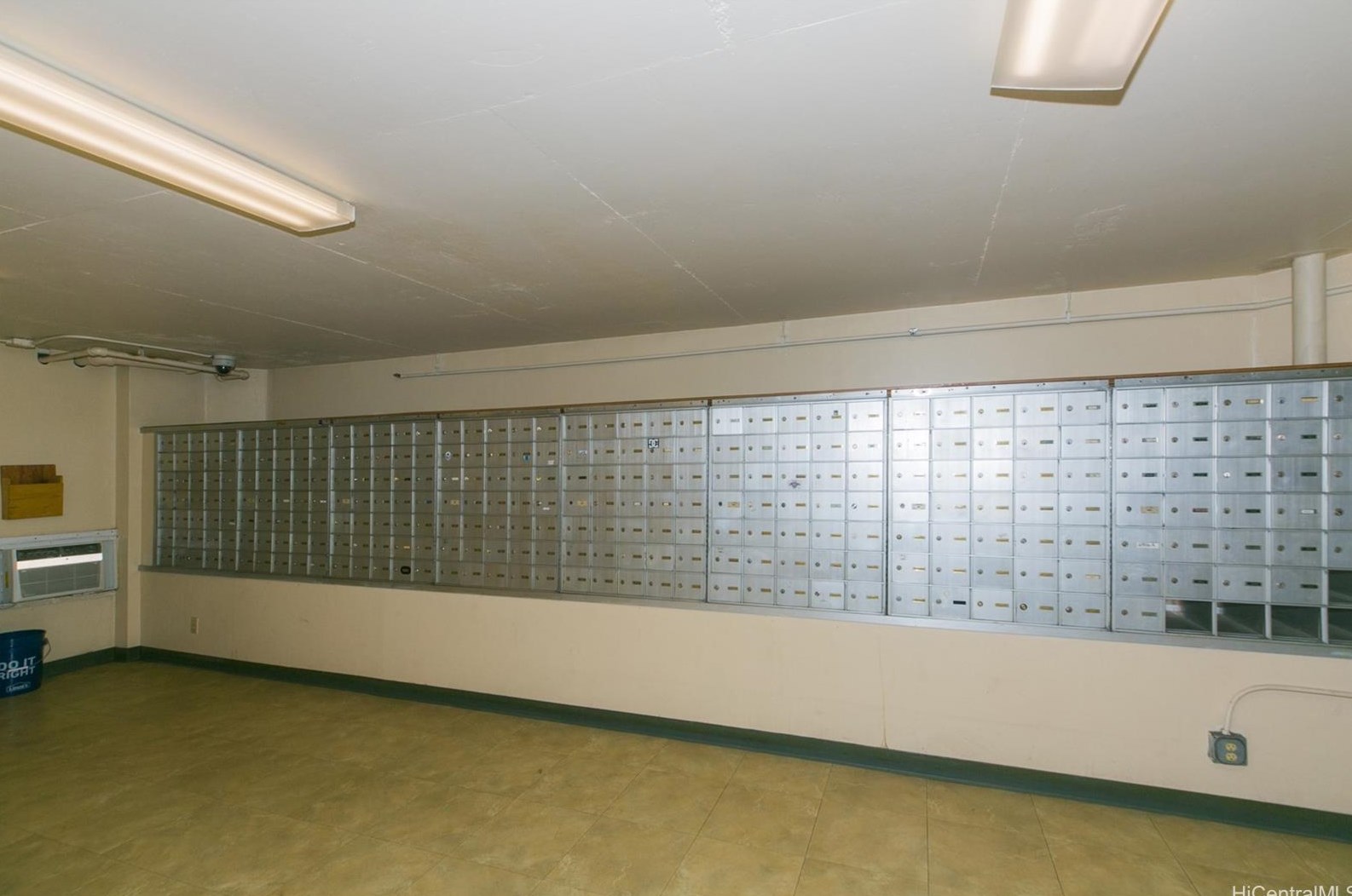 1060 Kamehameha Hwy, Pearl City HI  96782-2557 exterior