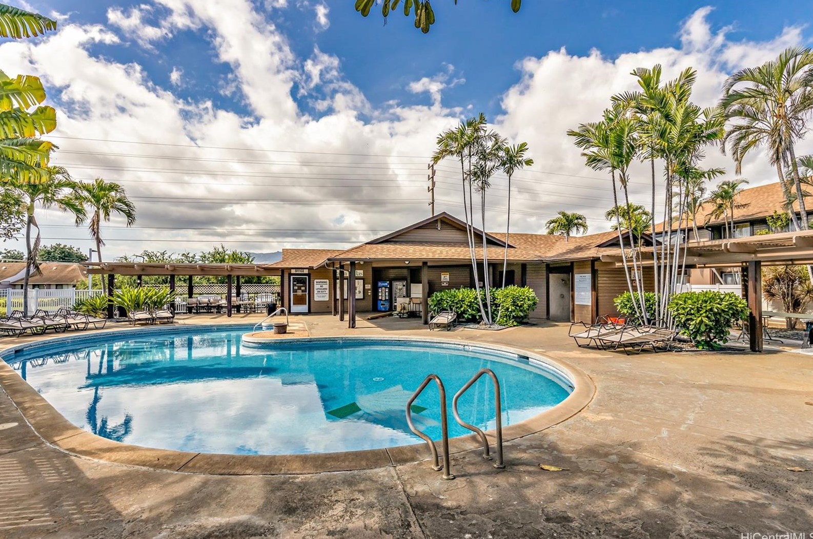 91-1209 Puamaeole St, Ewa Beach HI  96706 exterior