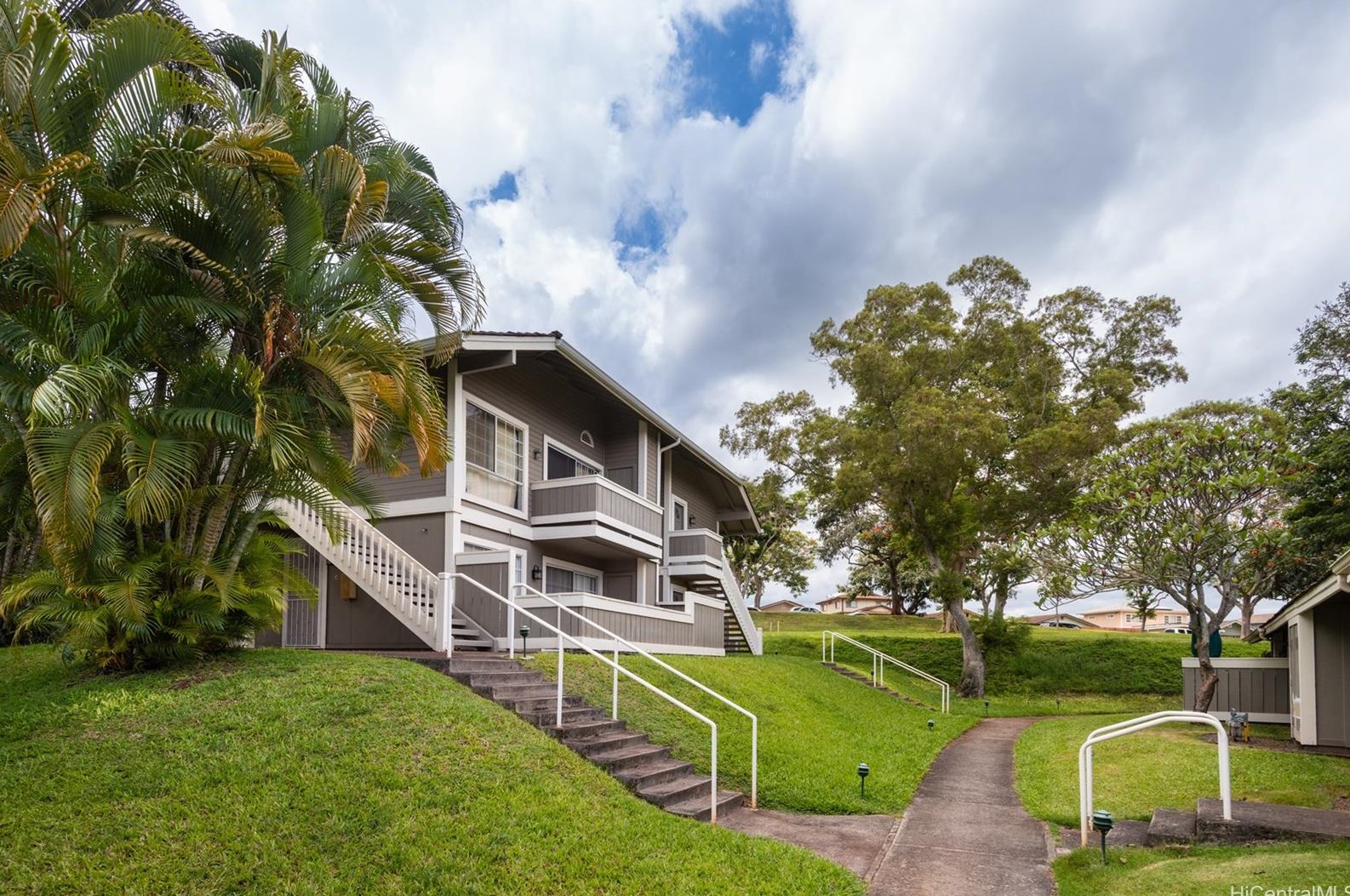 94-1348 Kulewa Loop, Waipahu HI  96797 exterior