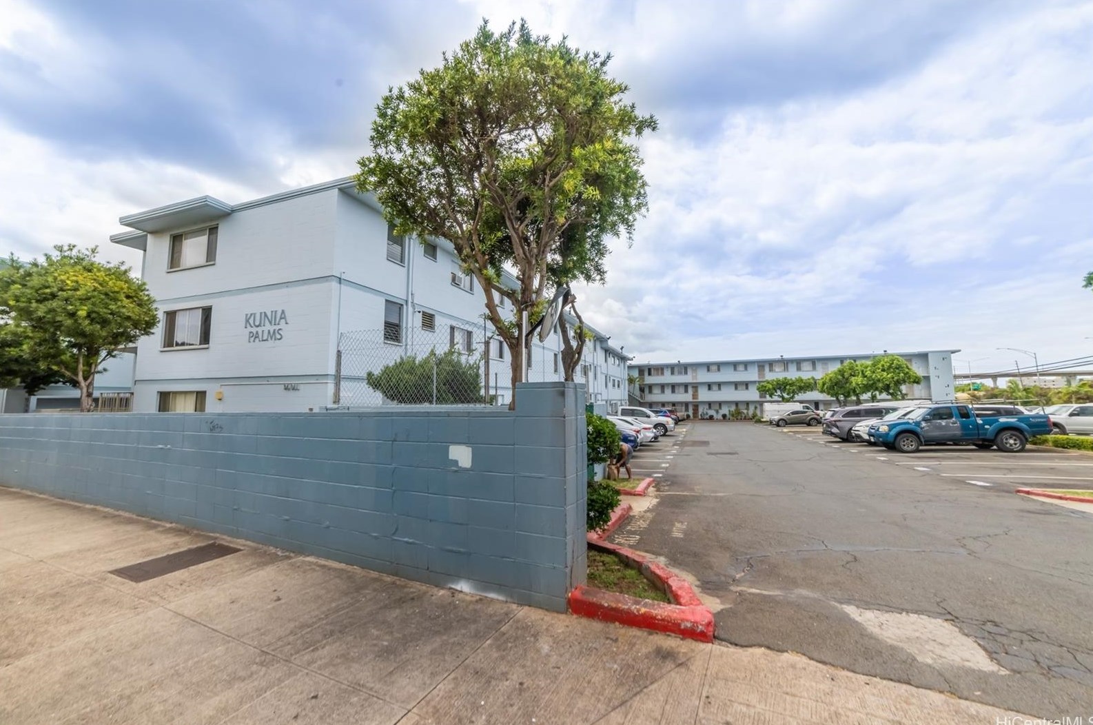 94-011 Waipahu St, Waipahu HI  exterior