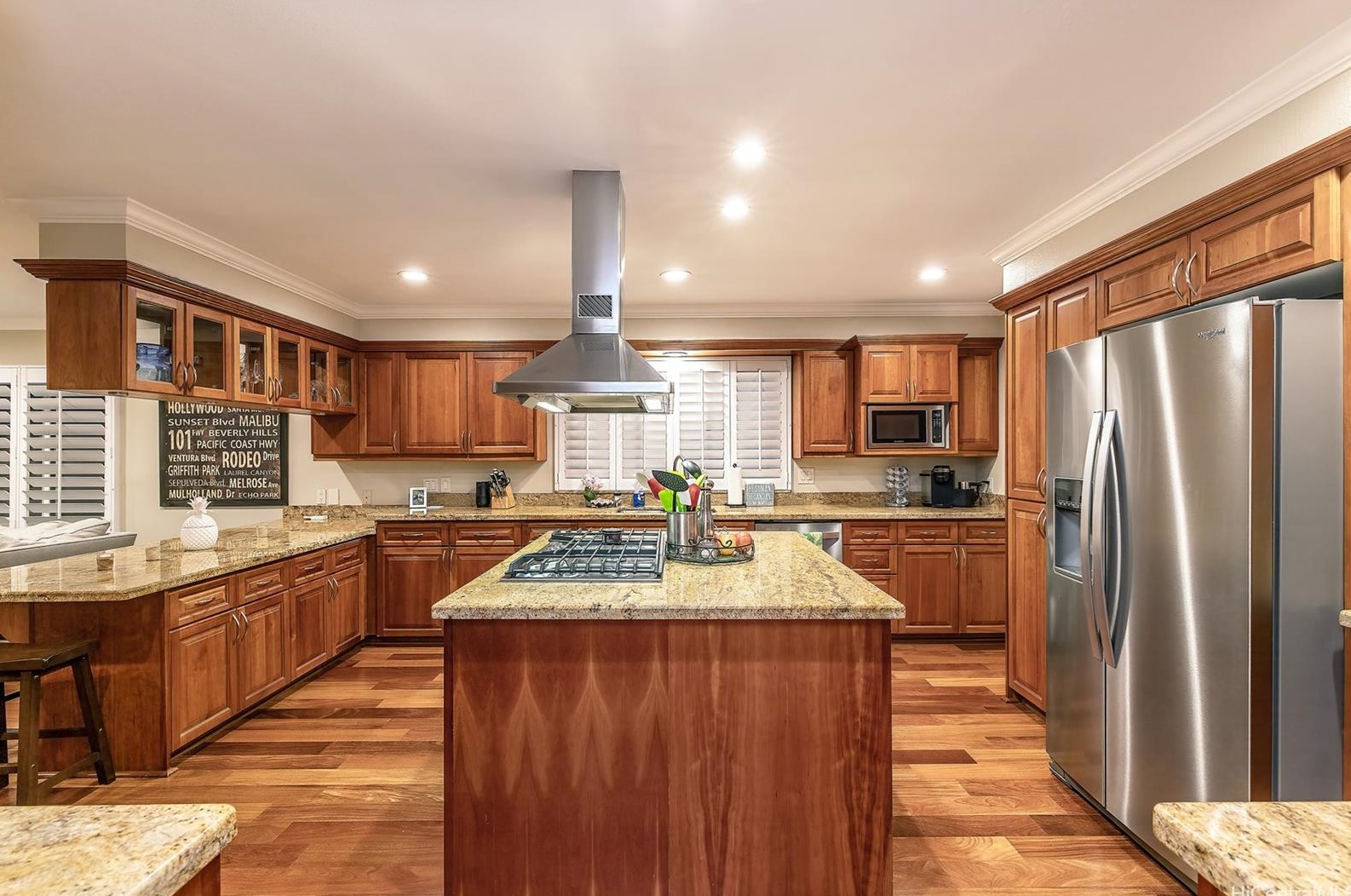 550 Kahiau Loop, Honolulu HI  96821-2538 exterior