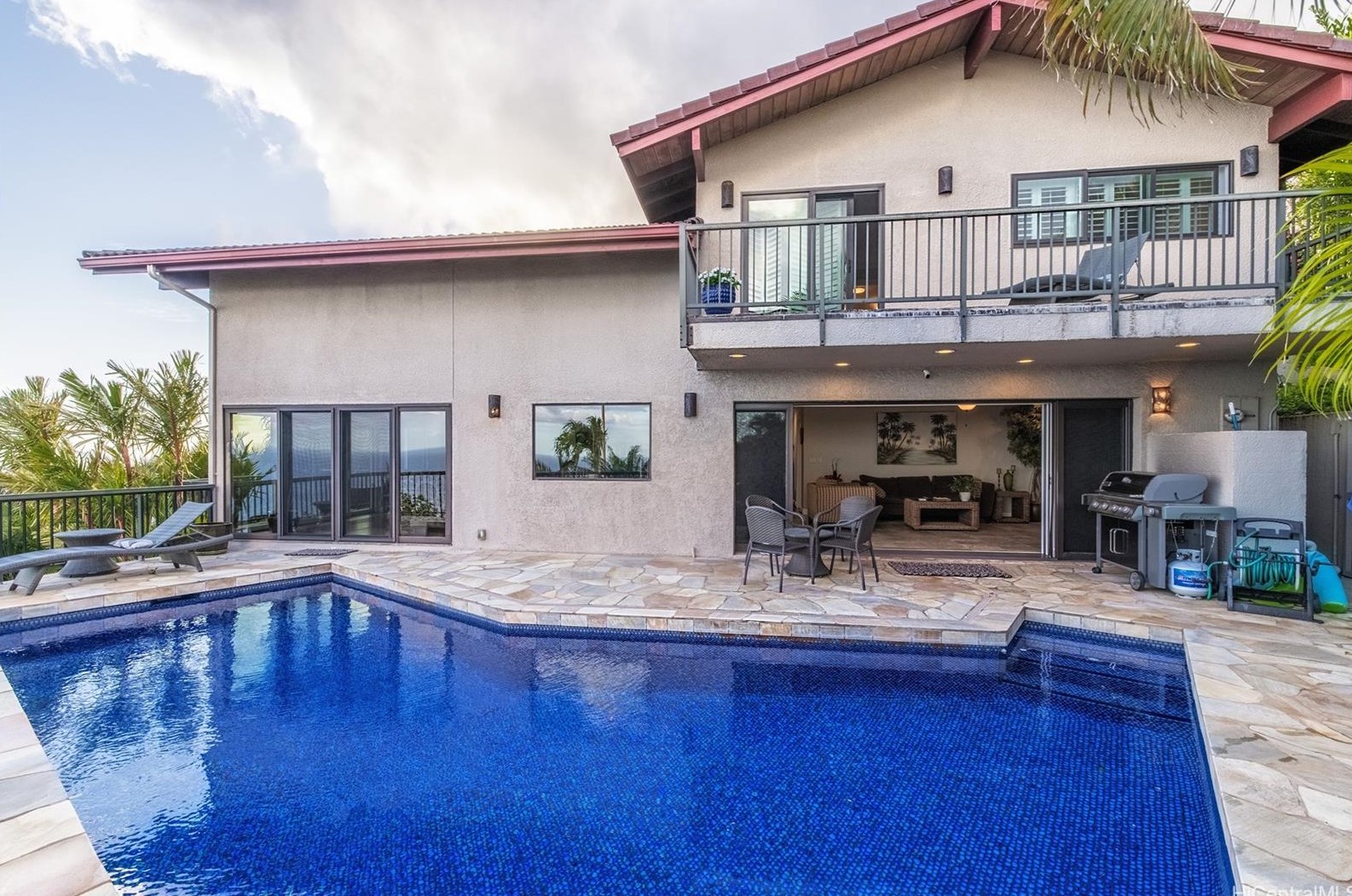 550 Kahiau Loop, Honolulu HI  96821-2538 exterior