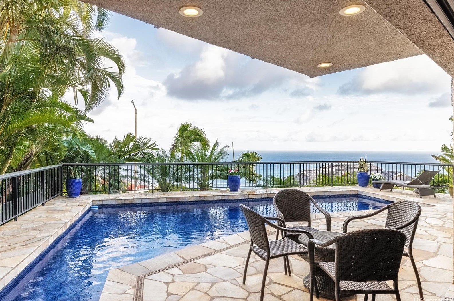 550 Kahiau Loop, Honolulu HI  96821-2538 exterior