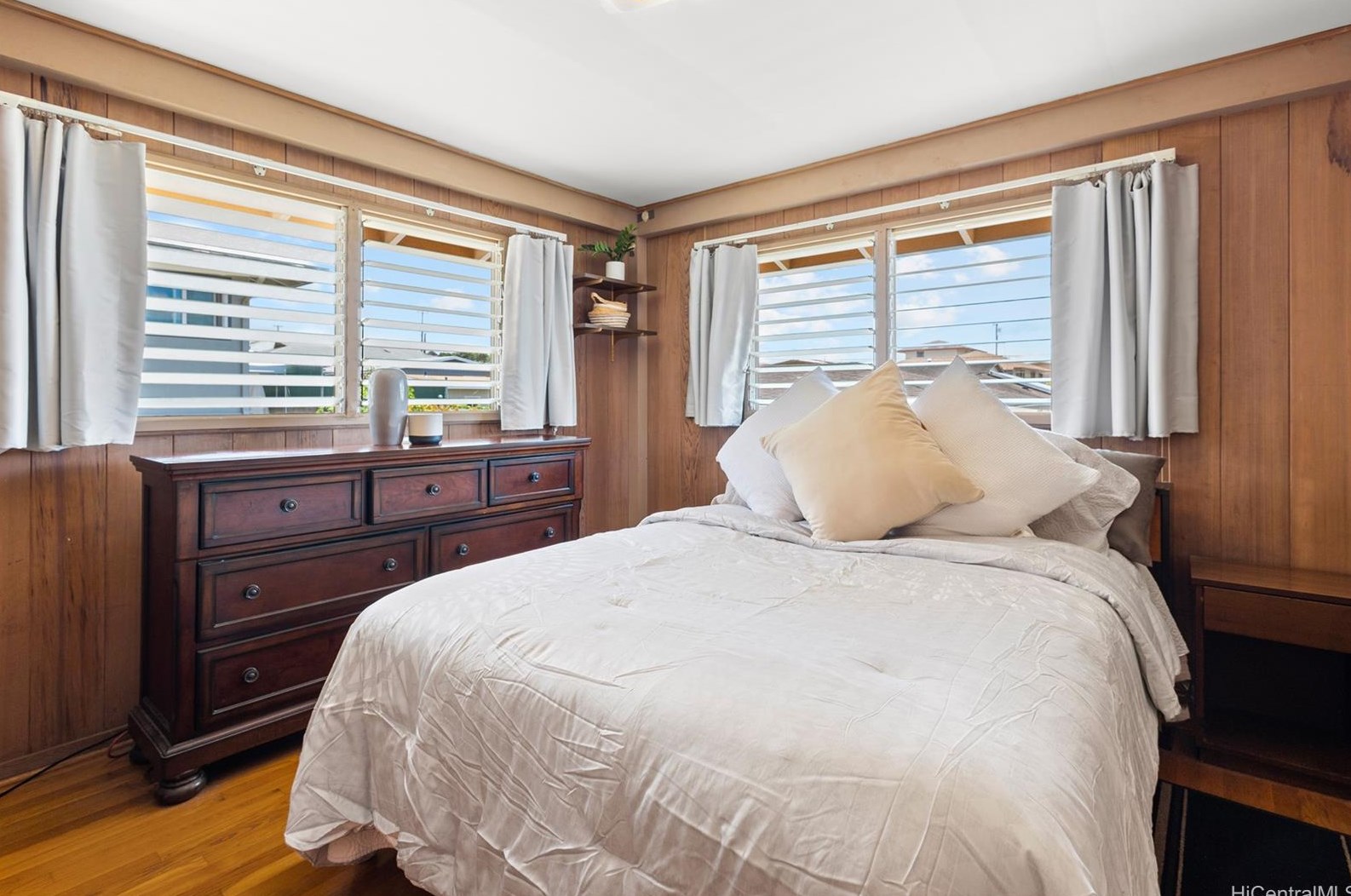 1553 Kalauipo St, Pearl City HI 96782-2035 exterior