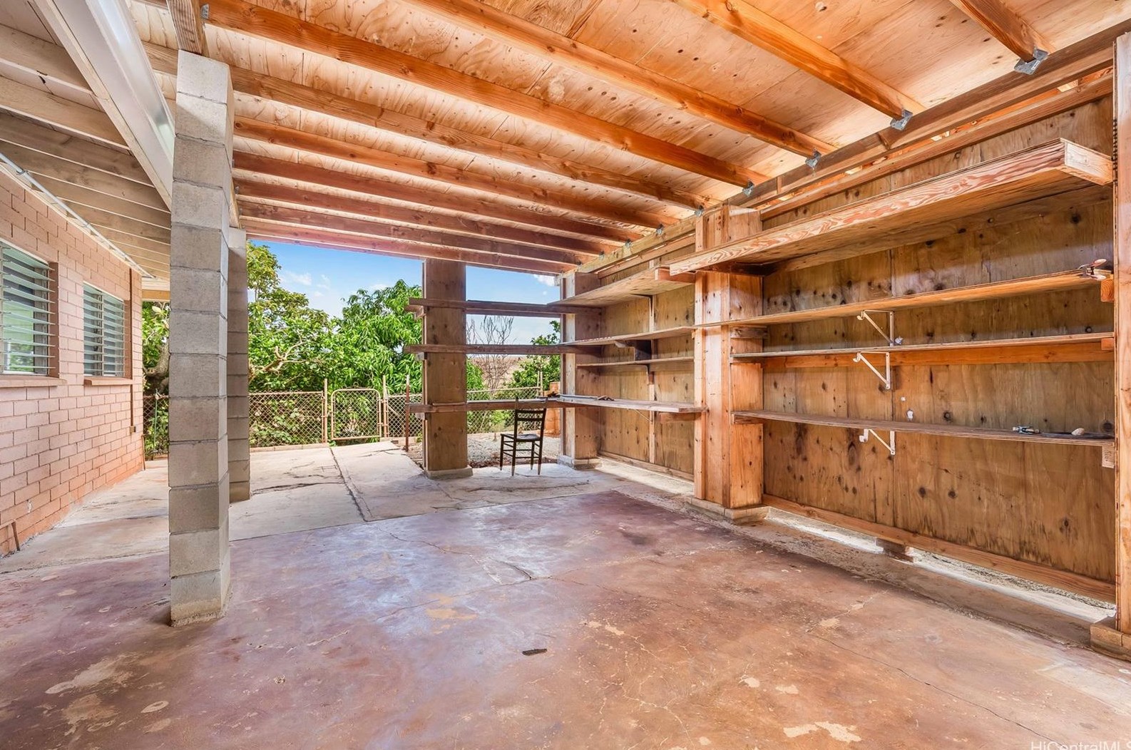 1277 Kaweloka St, Pearl City HI 96782-1940 exterior