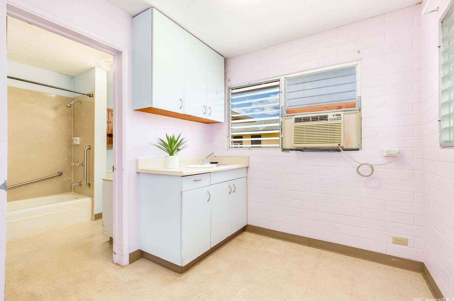 1277 Kaweloka St, Pearl City HI 96782-1940 exterior