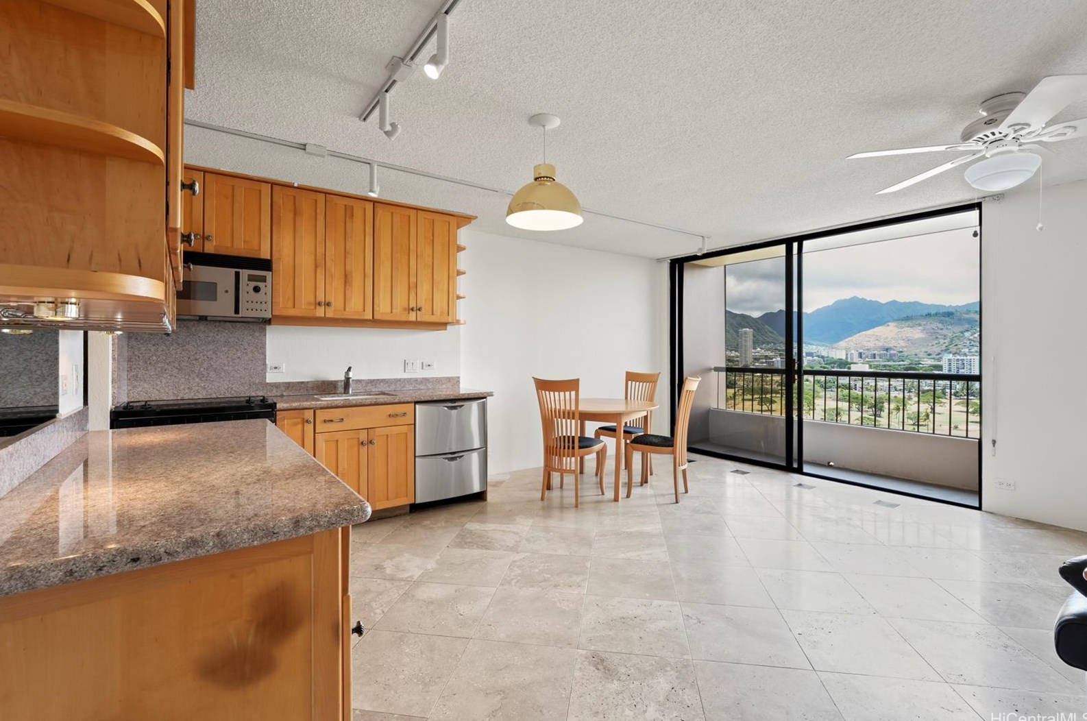 320 Liliuokalani Ave, Honolulu HI  96815-3550 exterior