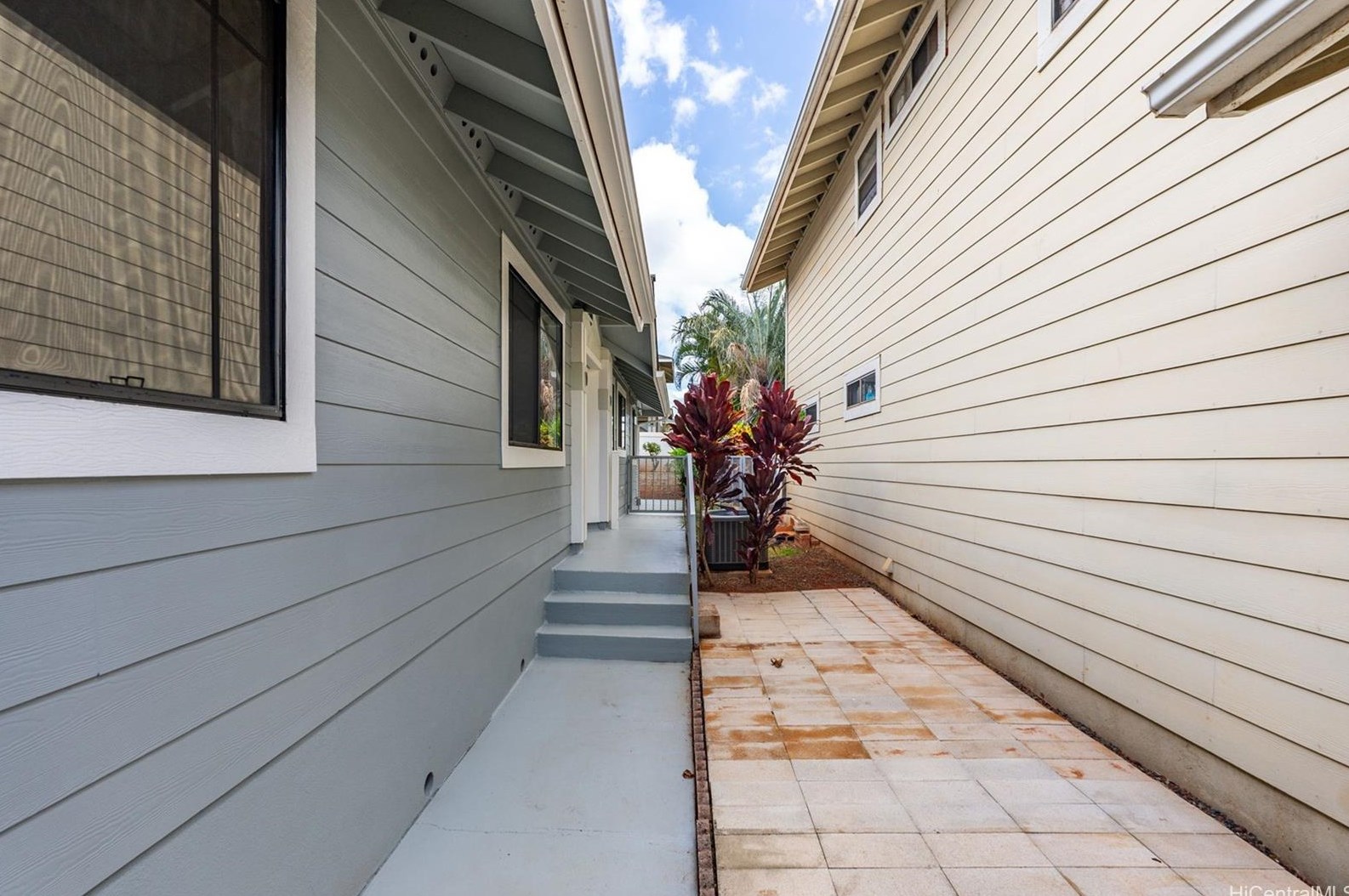 94-1066 Mauele St, Waipahu HI  96797-5817 exterior