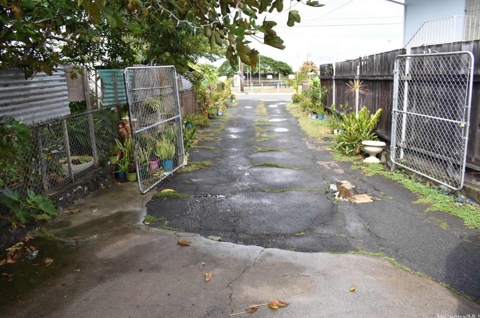 2336 Kahauiki St, Honolulu HI 96819-2423 exterior