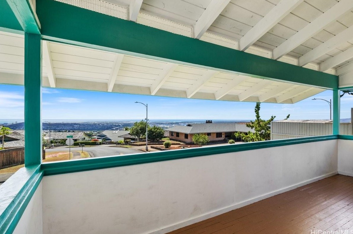981343 Kaonohi St, Aiea, HI 96701