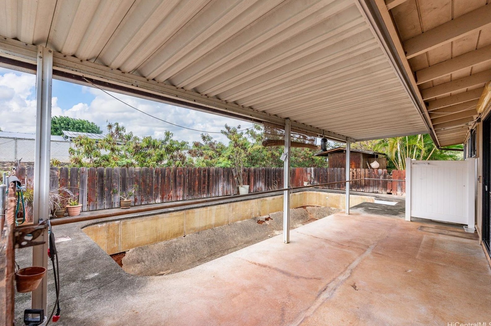 1730 Hoolehua St, Pearl City HI  96782-1732 exterior