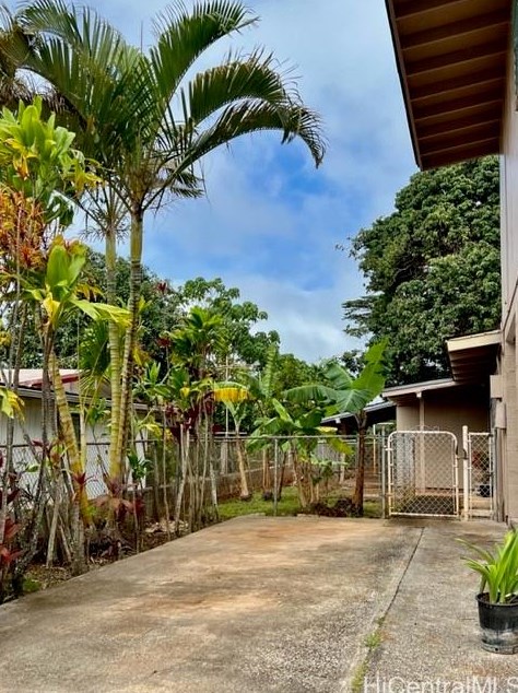 2314 Komo Mai Dr, Pearl City HI  96782-1052 exterior