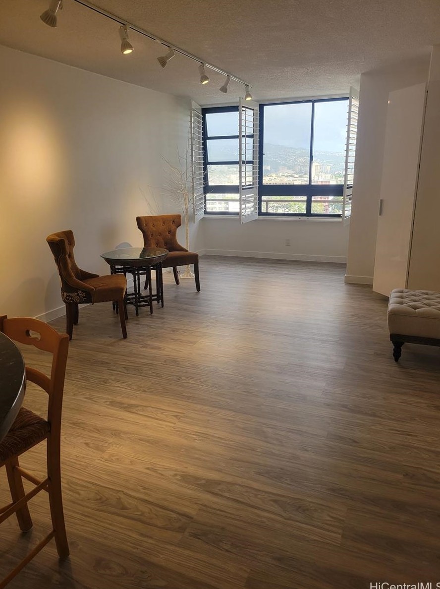 750 Kaheka St, Honolulu HI  96814-3711 exterior