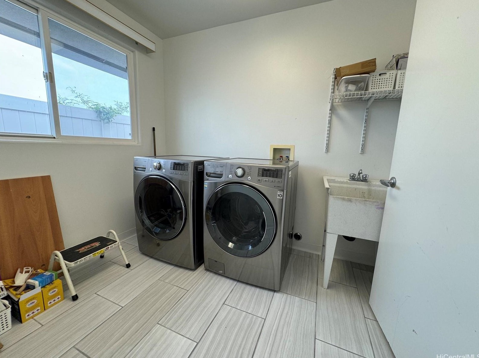 1119 Kaweloka St, Pearl City HI  96782-2082 exterior