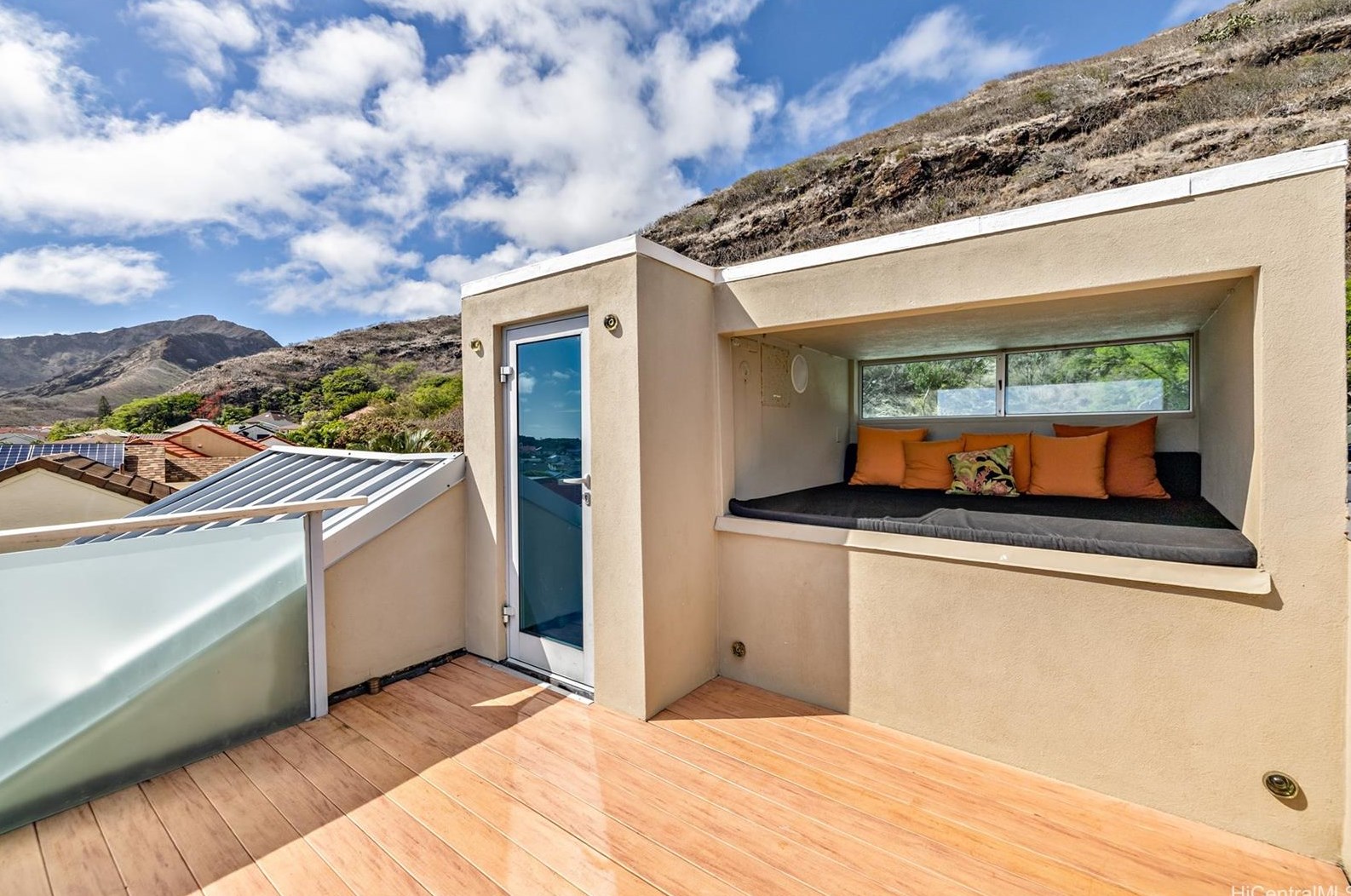 1090 Kahului St, Honolulu HI  96825-2920 exterior