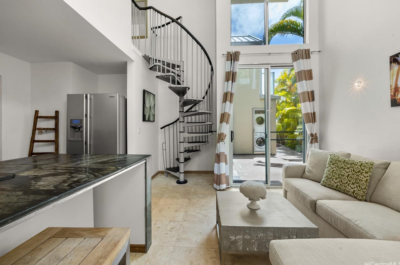 1090 Kahului St, Honolulu HI  96825-2920 exterior