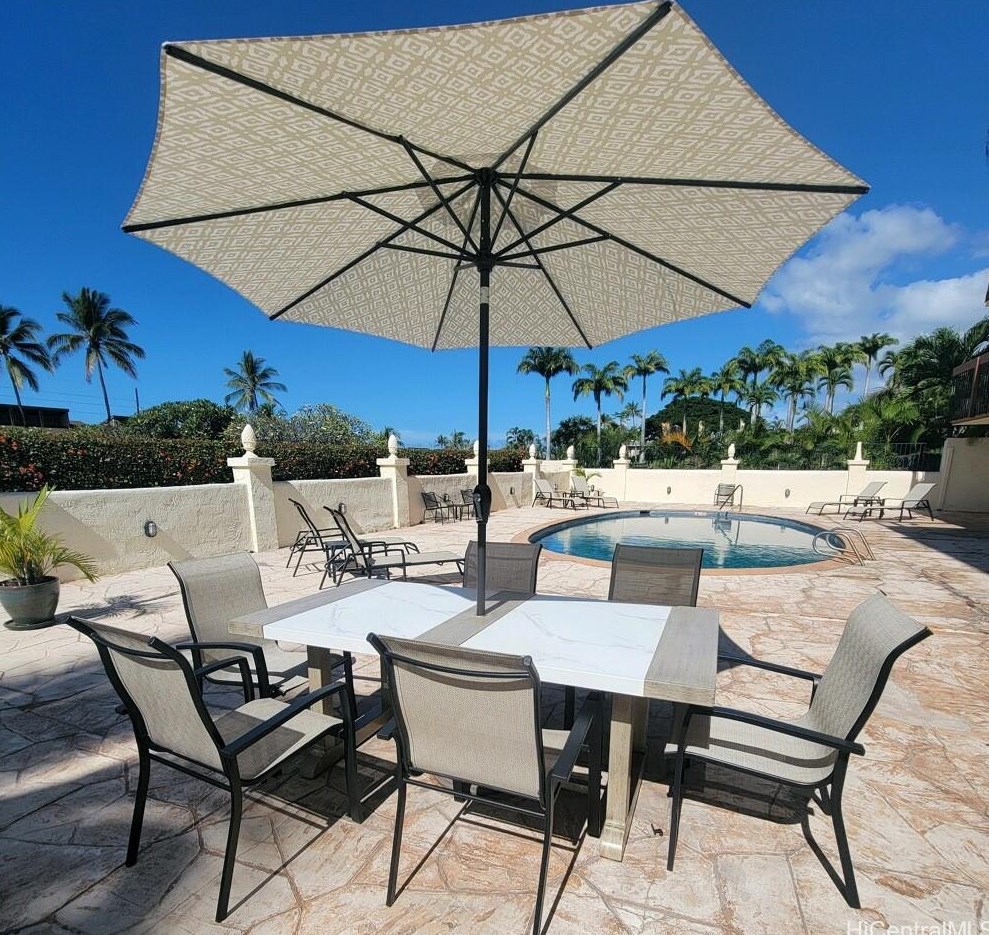 75-5863 Kuakini Hwy, Kailua Kona HI  96740 exterior