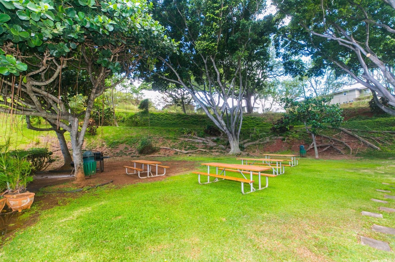 1060 Kamehameha Hwy, Pearl City HI  96782-2557 exterior