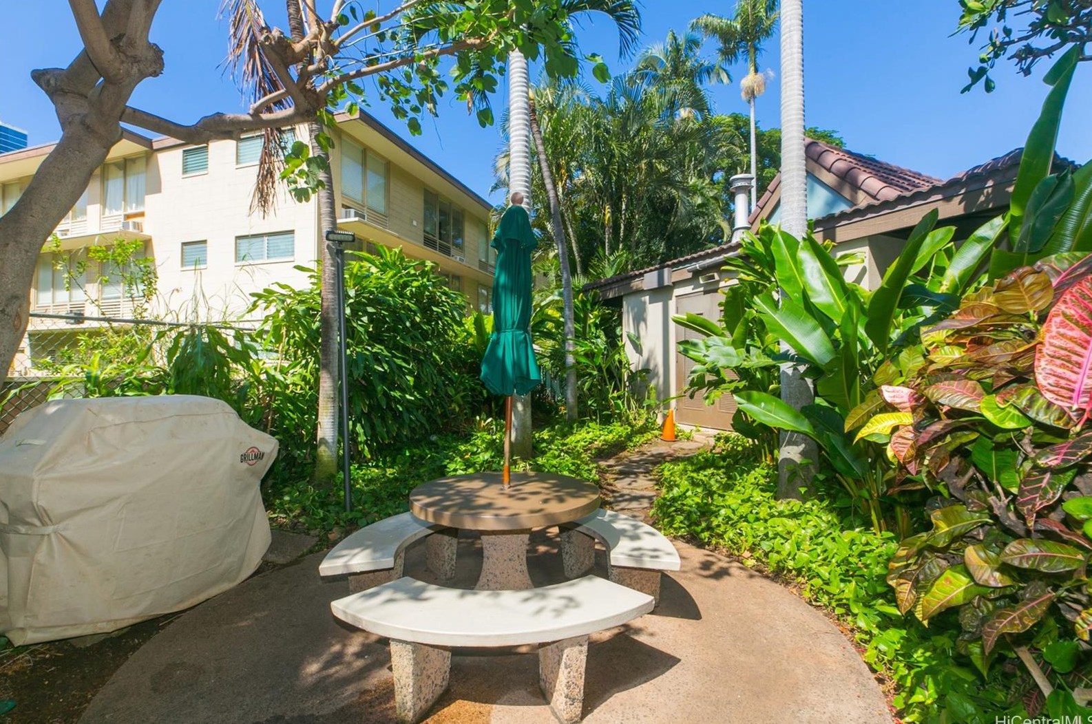 930 Kaheka St, Honolulu HI  96814-2454 exterior