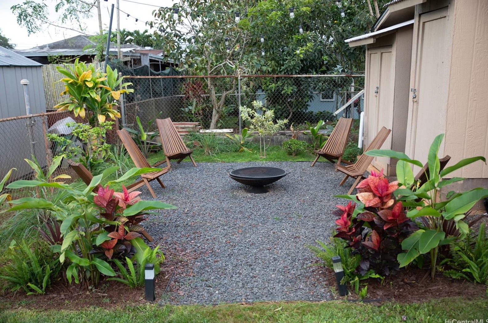 213 Crest Ave, Wahiawa HI  96786-2413 exterior